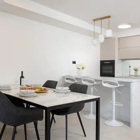 Seaside Luxury Tanita Apartment